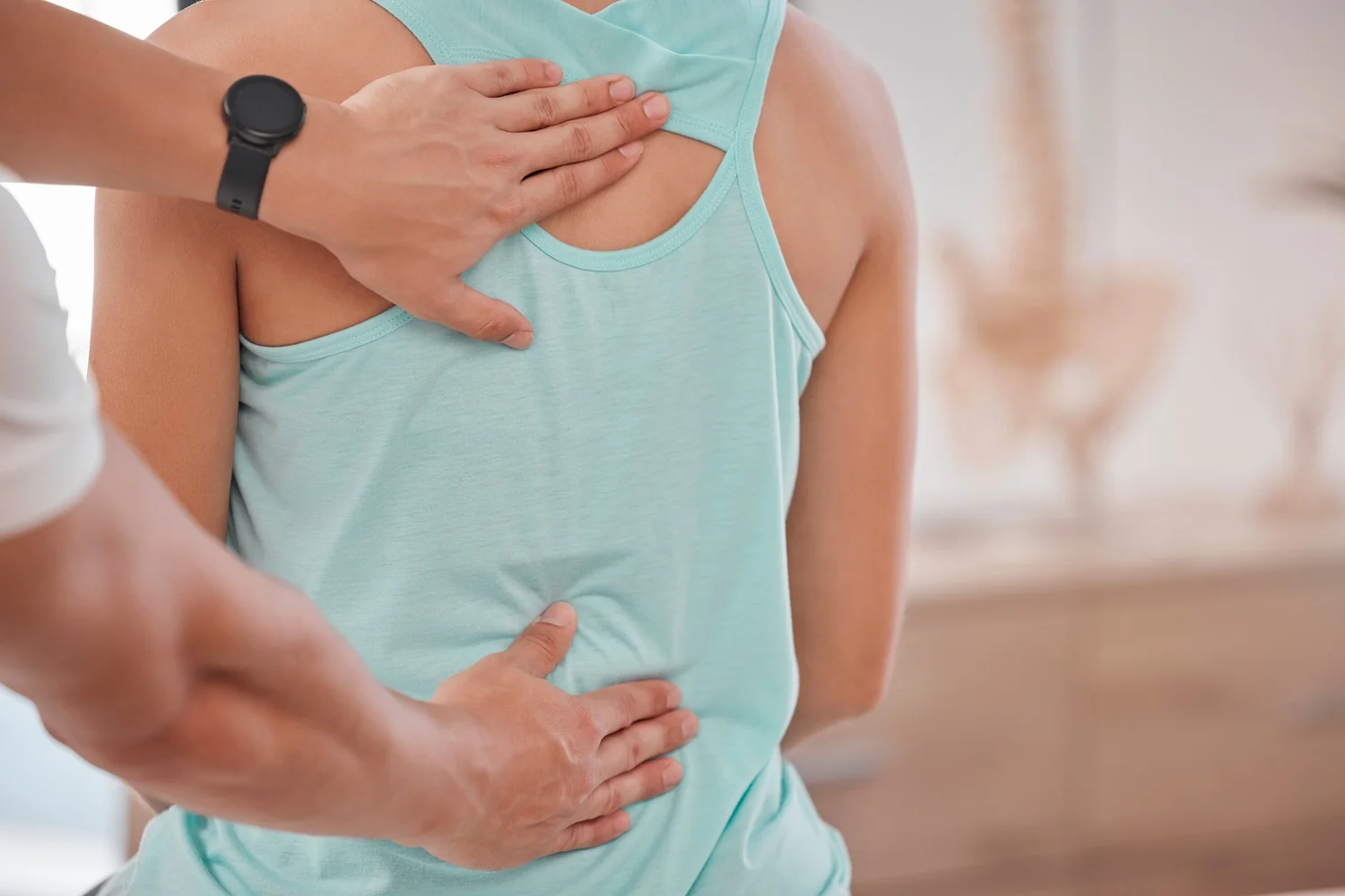 Badanie postawy i diagnozowanie skoliozy u dorosłej osoby. Sprawdź skolioza co to i jak leczyć nabyte skrzywienie kręgosłupa